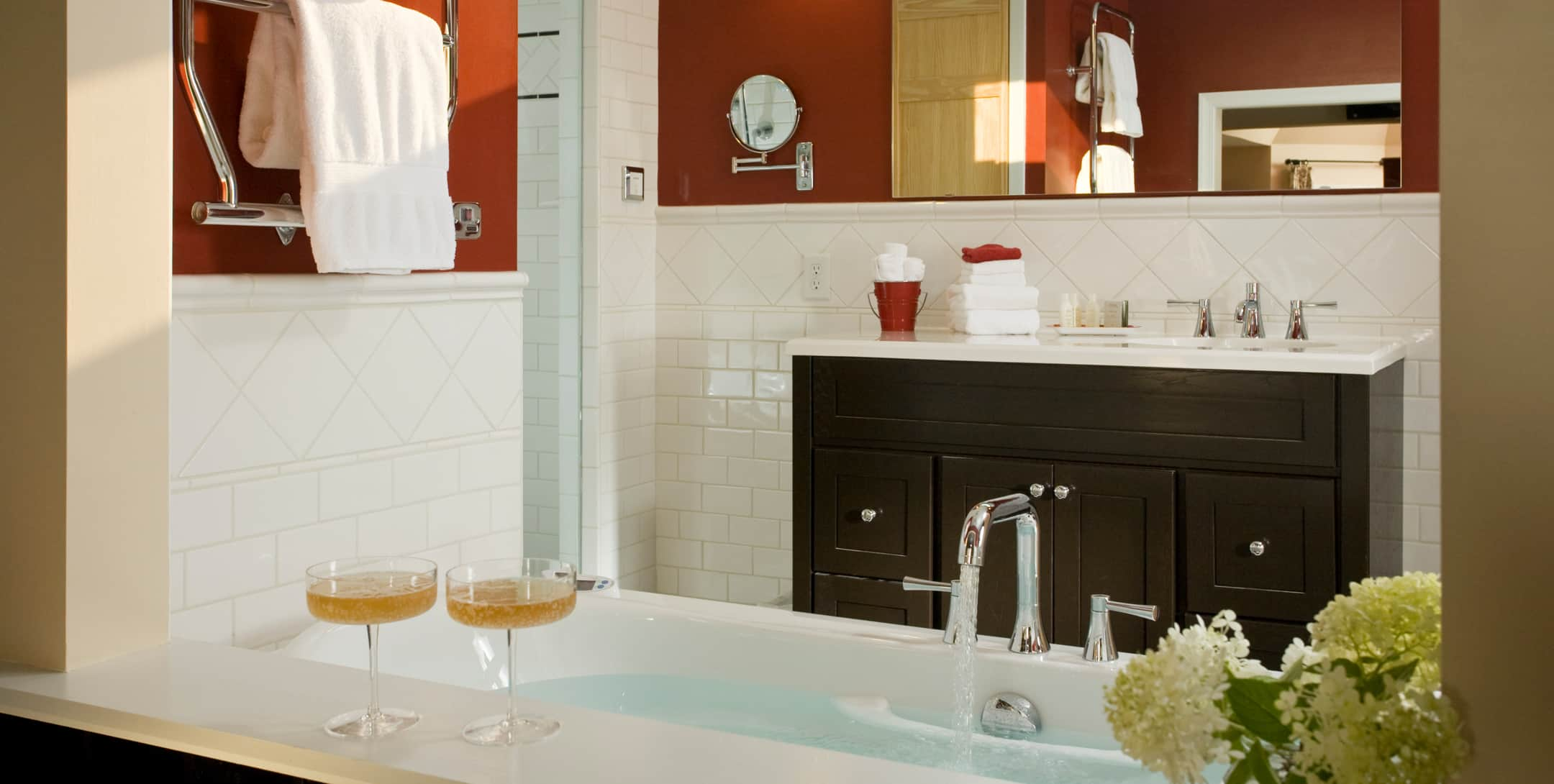 Marley’s Cottage bathroom with large jetted tub