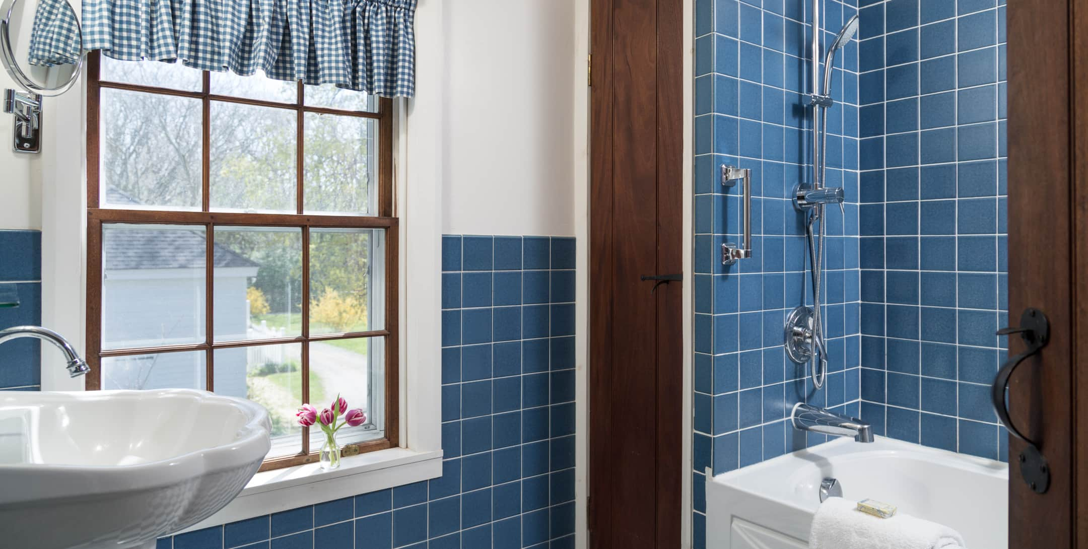 Bathroom with tub/shower combo in the Fairy Hill Suite at Brampton Inn