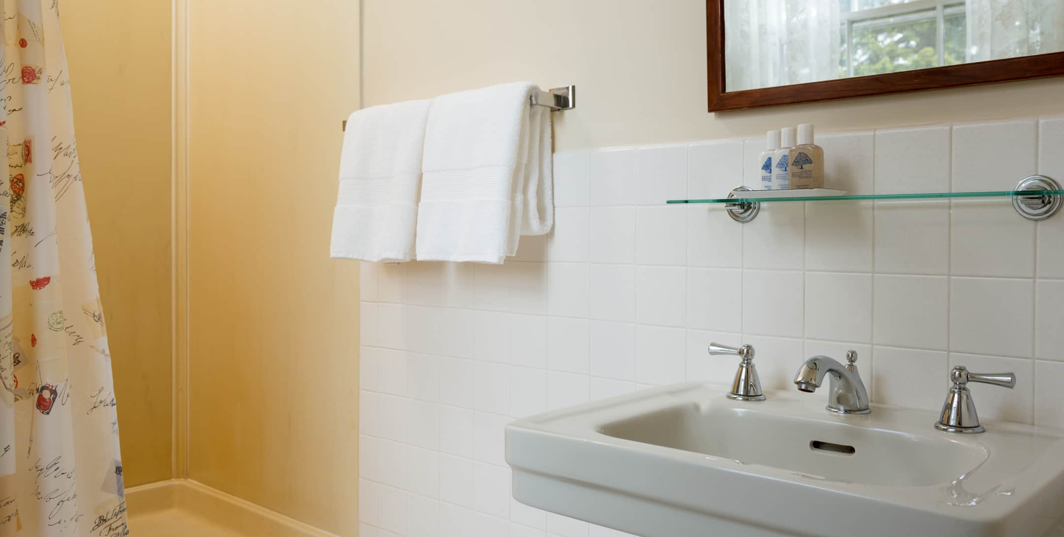 Green Room bath with a walk-in shower