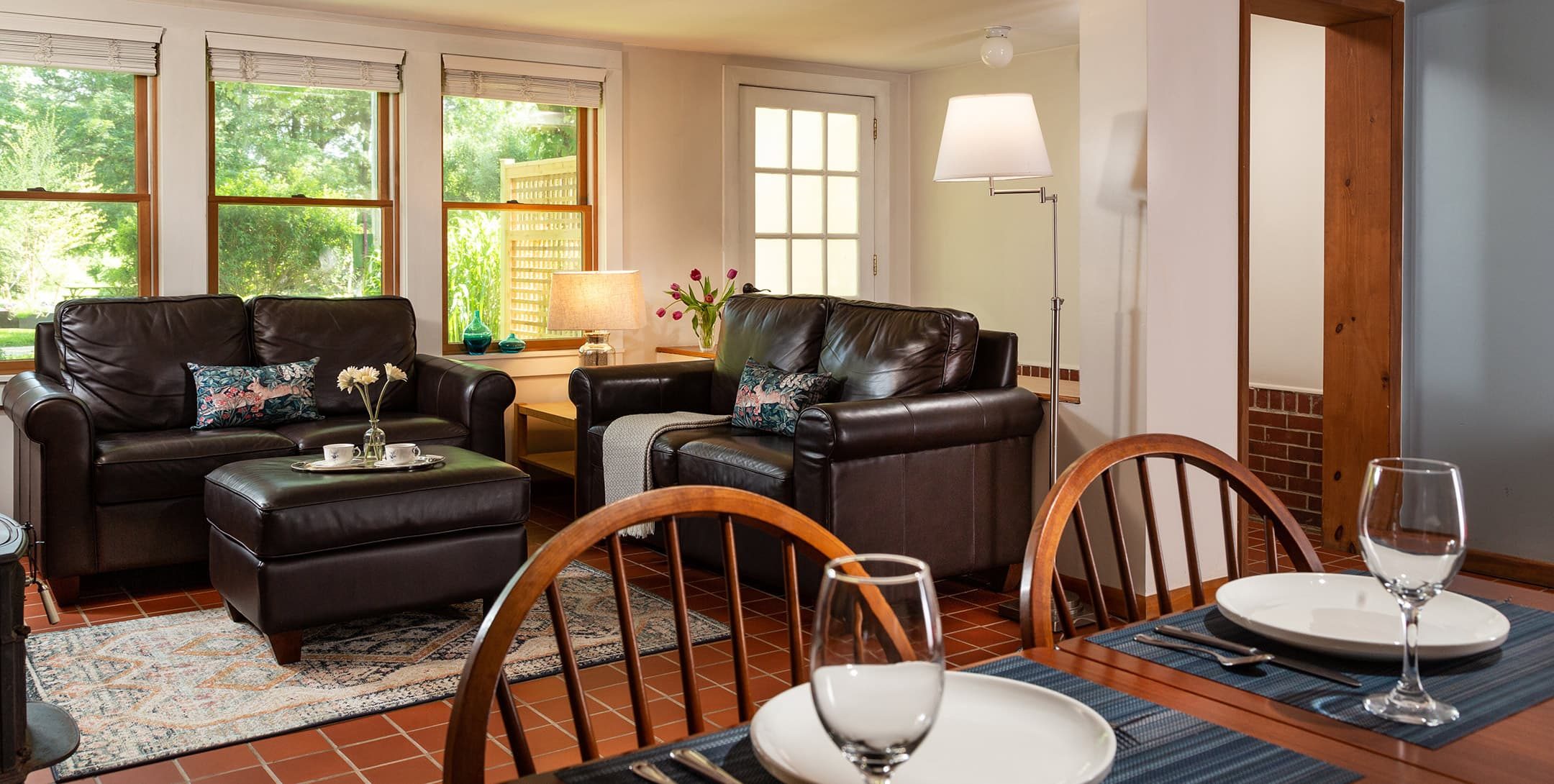 A spacious living room and dining table in Robin’s Nest Cottage at Brampton Inn