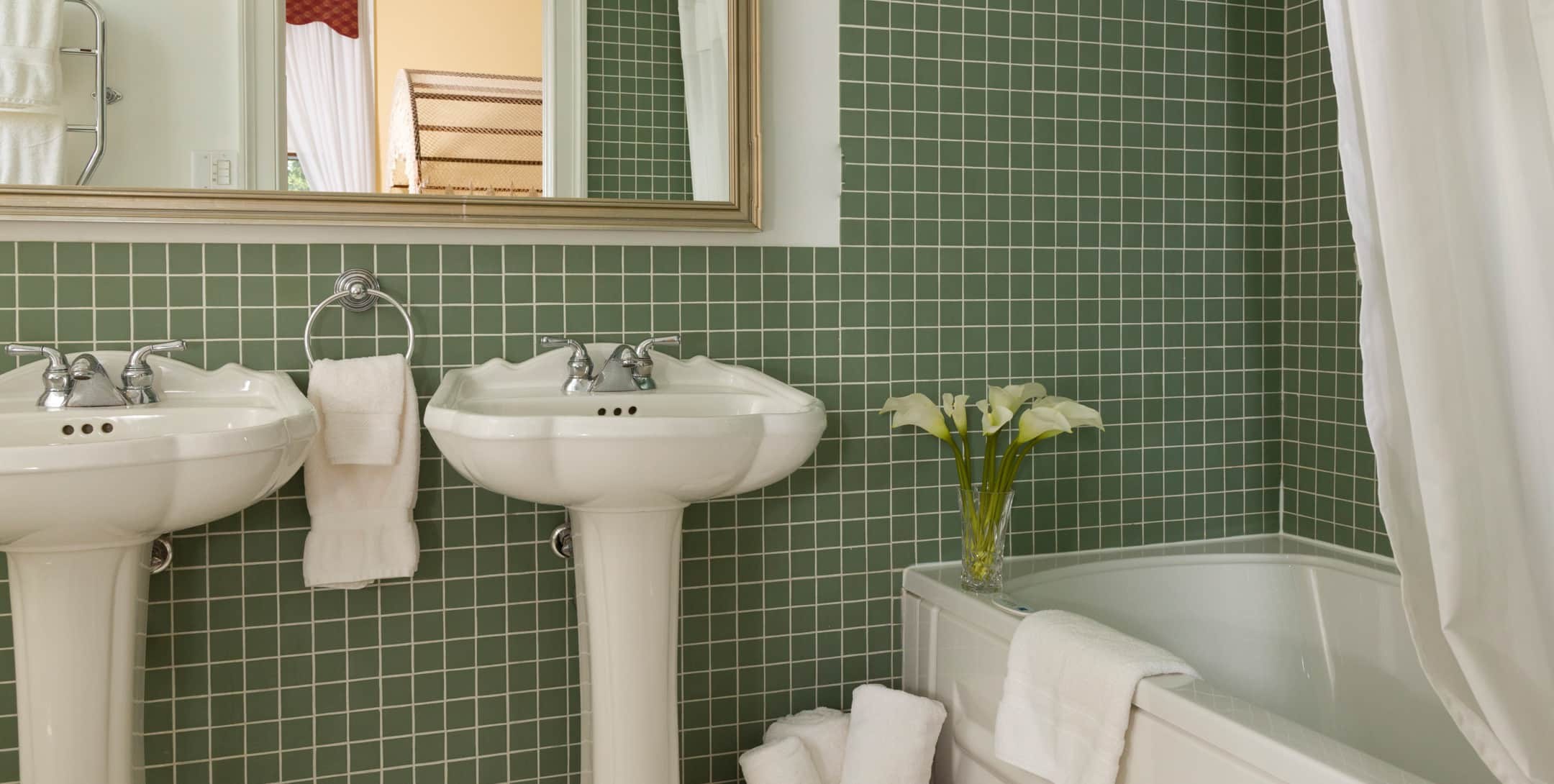 Bathroom with green tile and a shower/tub combination in the Yellow Room at Brampton 1860