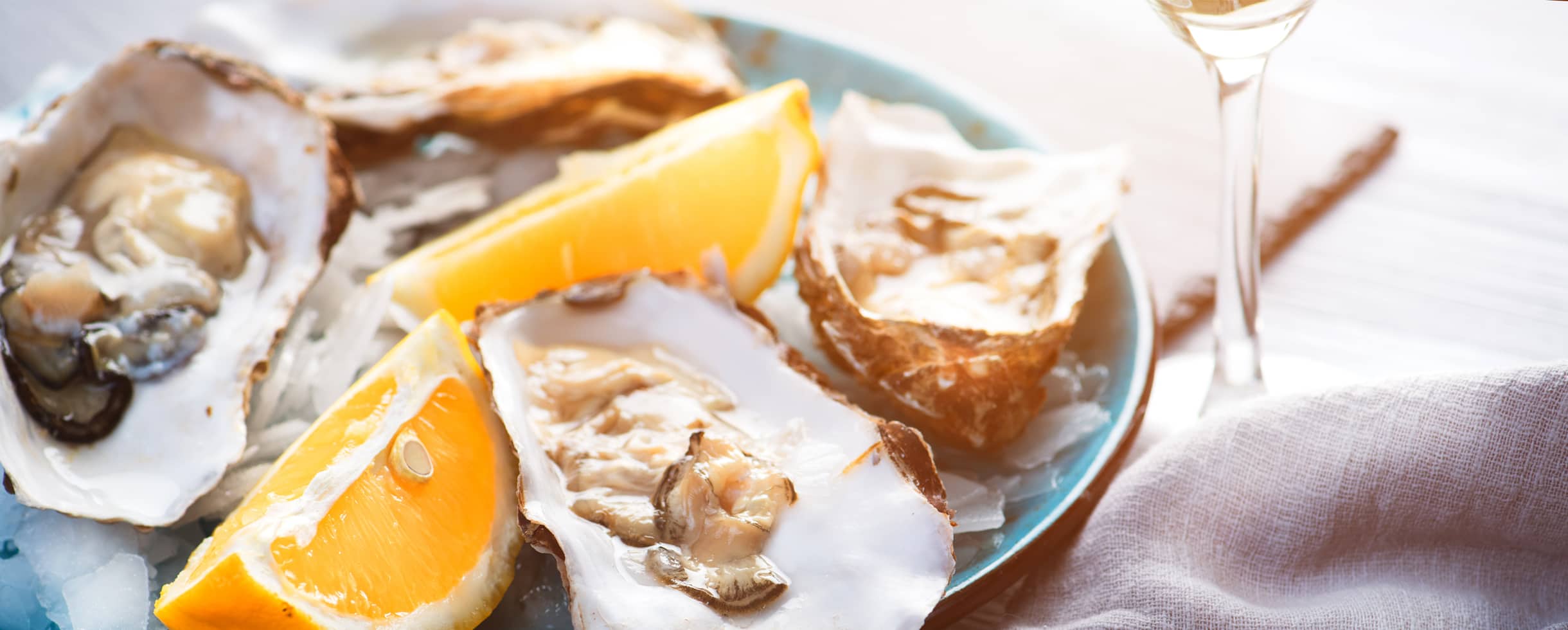 fresh oysters with lemon and Champagne