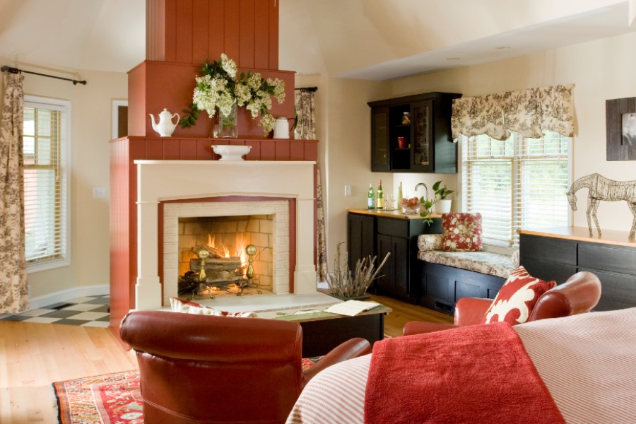 Cozy Fireplace Cottage on Romantic Getaway in Maryland